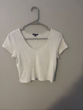 Wild fable White Ribbed V-Neck Cropped Tee